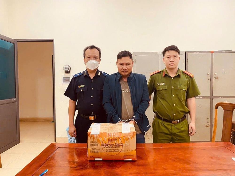 Ma túy cần sa được ngụy trang trong các hộp bánh.