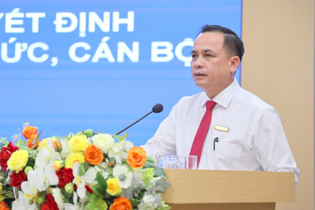 Trao quyết định cho 6 Cty Điện lực