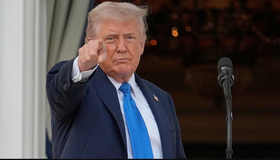 Tổng thống Trump ban bố sắc lệnh cấm công dân từ 12 quốc gia nhập cảnh Mỹ. Ảnh: CNN