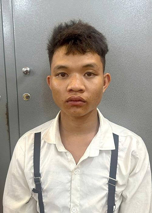 Đối tượng Hoàng Văn Tình tại cơ quan Cảnh sát điều tra. Ảnh: Công an cung cấp