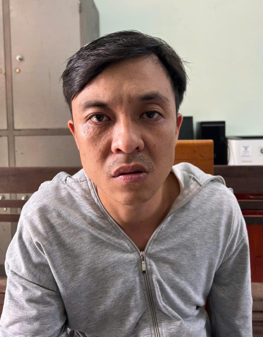 Ô tô đậu ven đường qua đêm bị Ánh đập kích lấy trộm tài sản