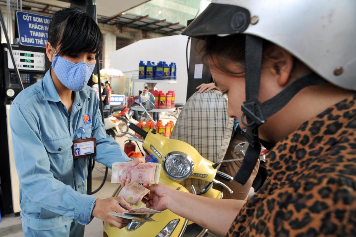 Giá xăng dầu tăng trở lại.