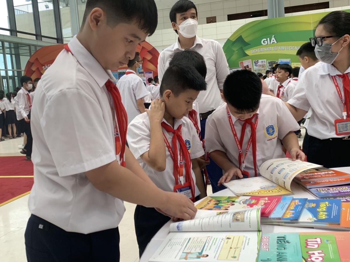 SGK theo CTGDPT mới đa dạng về cách trình bày thu hút học sinh.