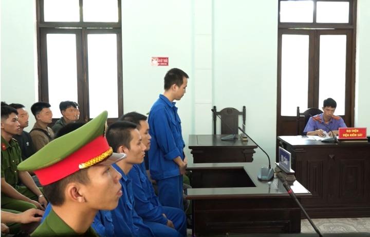 Các bị cáo bị xét xử về tội: “Tổ chức sử dụng trái phép chất ma túy” tại phiên tòa chiều 14-7.