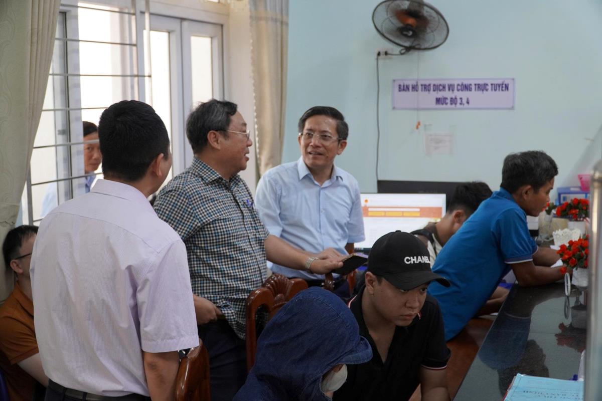 Phó Chủ tịch UBND TP Trần Nam Hưng triển khai thực hiện chính quyền 2 cấp tại xã Tam Xuân.