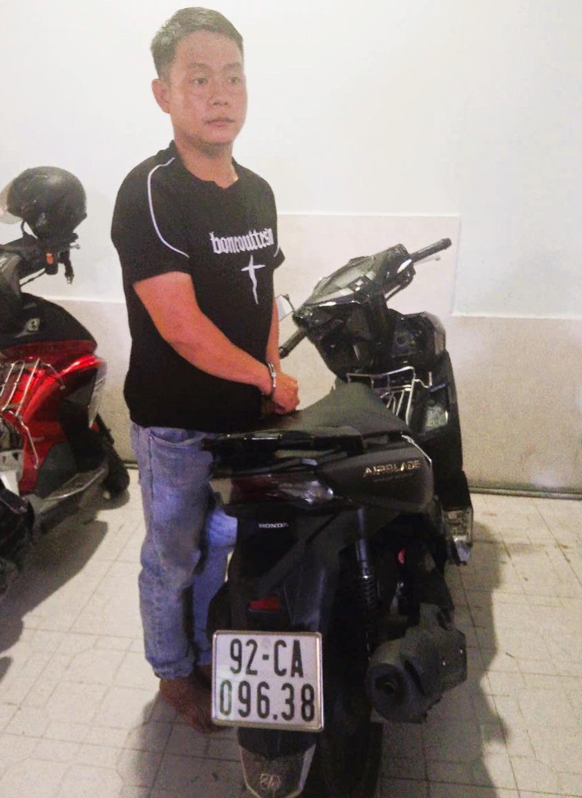 Đối tượng Ngô Quang Trung bị bắt giữ cùng tang vật.