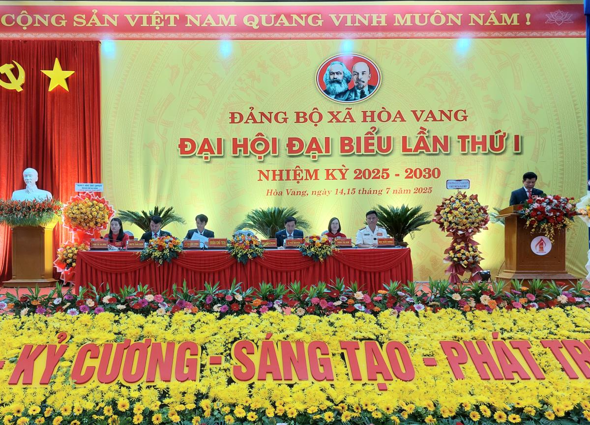 Ban chấp hành Đảng bộ xã Hòa Vang nhiệm kỳ 2025-2030 ra mắt tại Đại hội