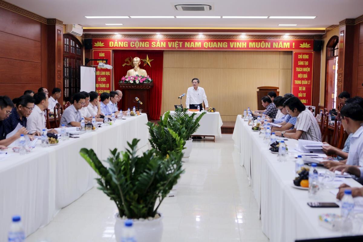 Toàn cảnh buổi làm việc.