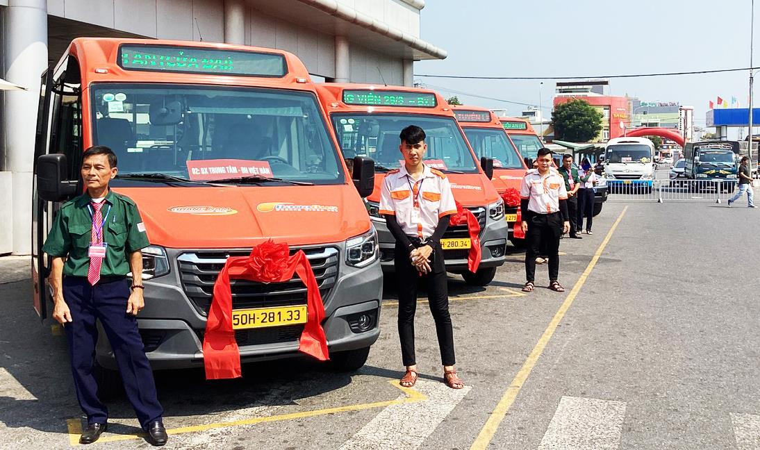 Các xe buýt chạy trên Tuyến xe buýt số 02.