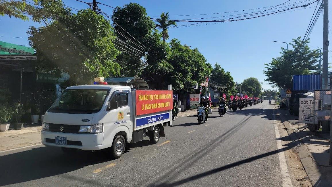 Công an xã Phú Ninh tổ chức diễu hành, biểu dương lực lượng