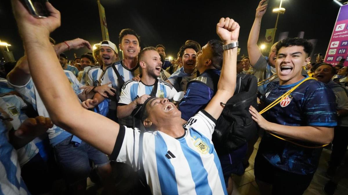 Cổ động viên Argentina nổi tiếng hành xử theo bản năng.
