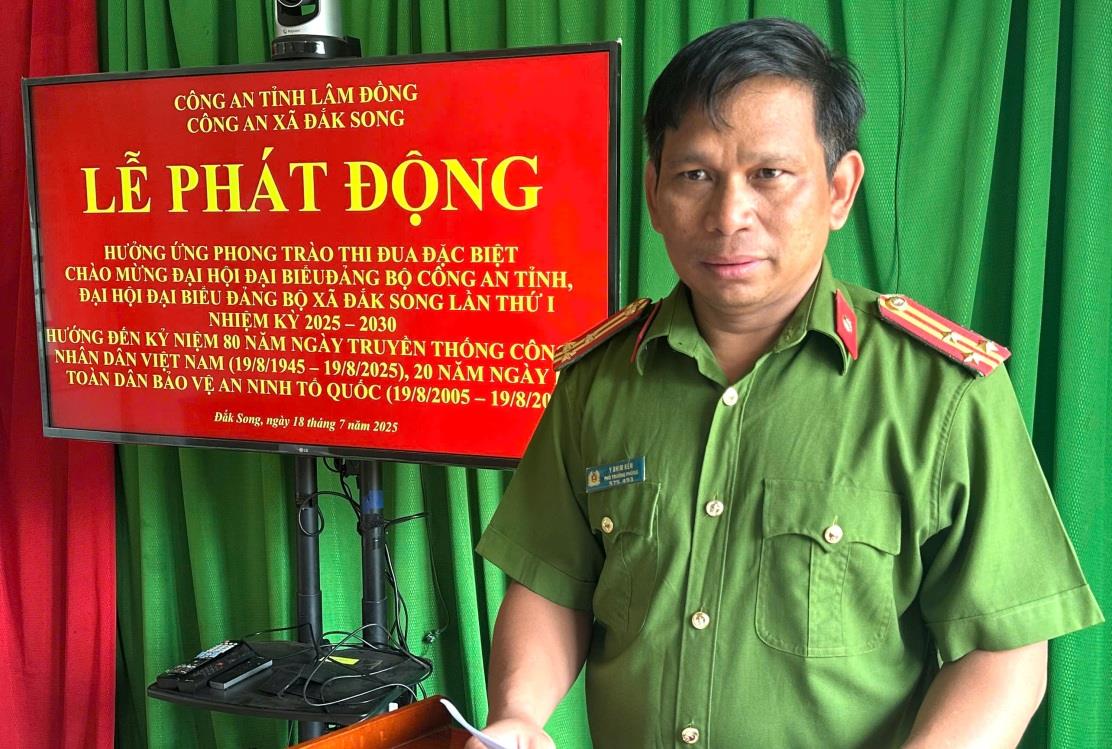 Thượng tá Y Bhim Kêñ, Trưởng Công an xã Đắk Song phát động đợt thi đua đặt biệt