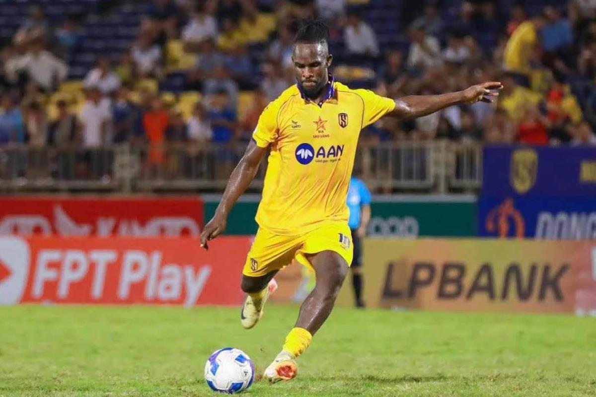 Benjamin Kuku ra đi gây nuối tiếc cho người hâm mộ xứ Nghệ.