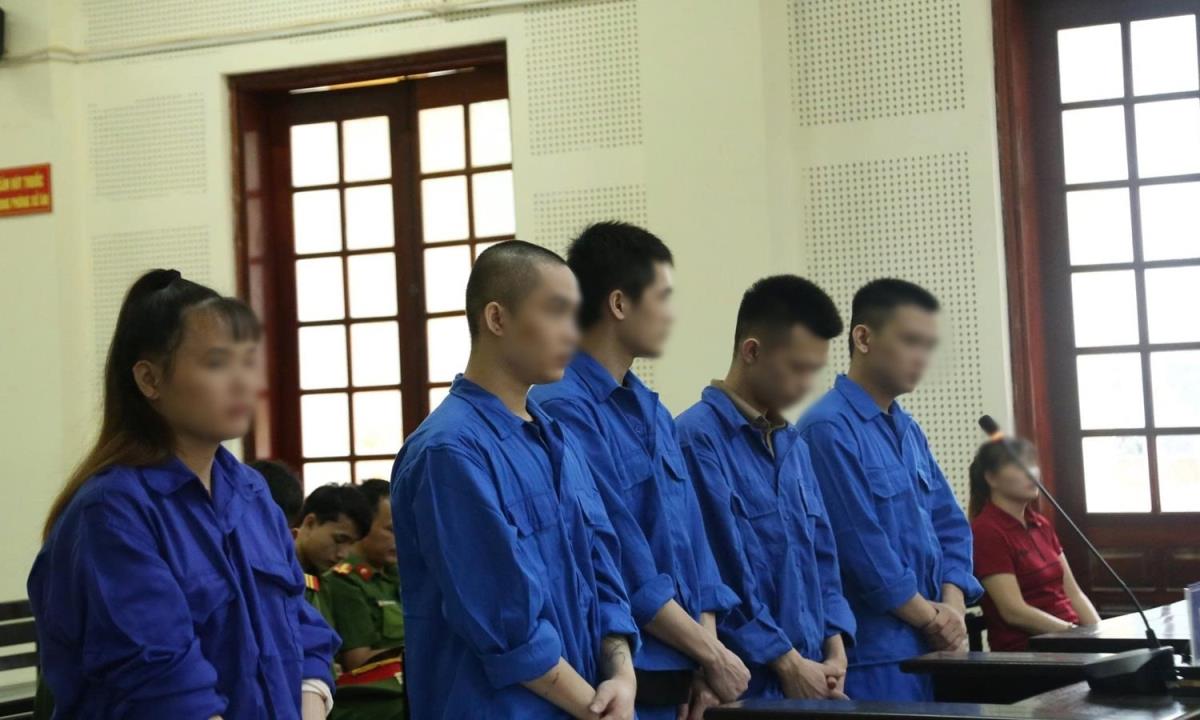 Các bị cáo tại phiên tòa.