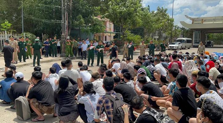 Hoạt động trao trả và tiếp nhận công dân ngày 19/7