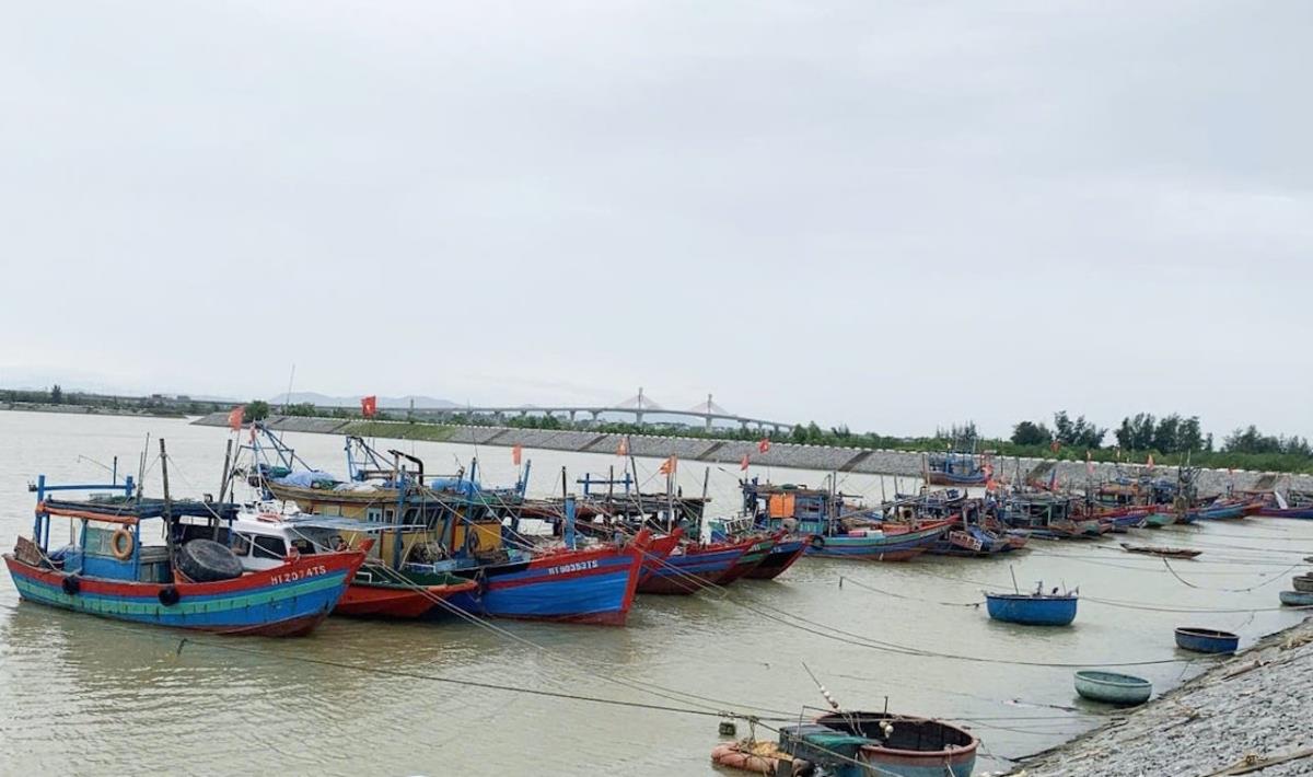 Các phương tiện đã neo đậu tại các bến, bãi, âu thuyền để tránh bão