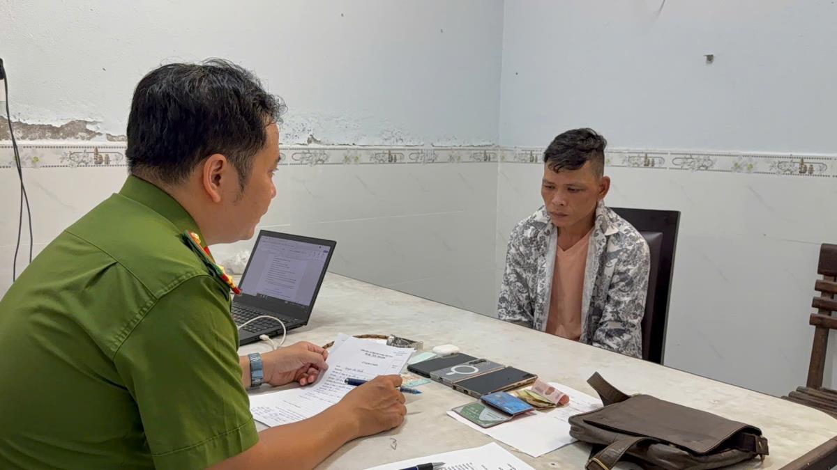 Clip các đối tượng cầm theo hung khí đi trên đường 2/9 lan truyền trên mạng xã hội.