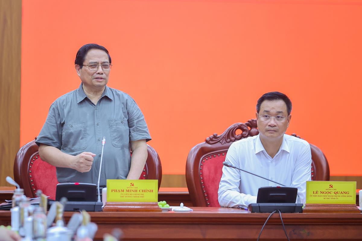 Thủ tướng Phạm Minh Chính làm việc với Ban Thường vụ Tỉnh ủy Quảng Trị.