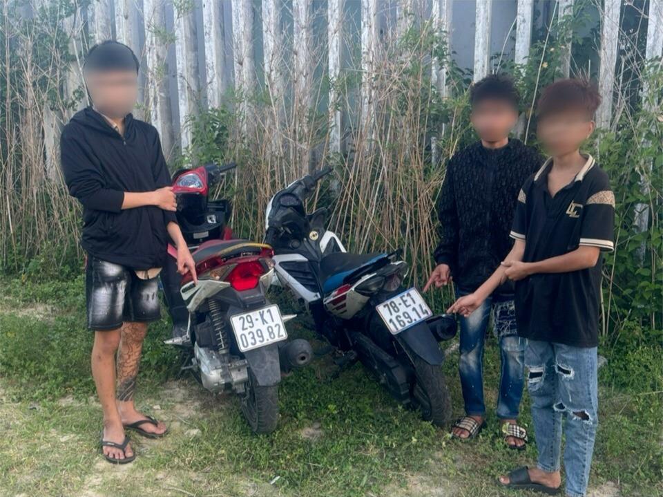 Các đối tượng: Nguyễn N.H.P.; Ngô T.P.; Ngô T.T.; Ngô V.A.K. và Hồ V.T. cùng tang vật.