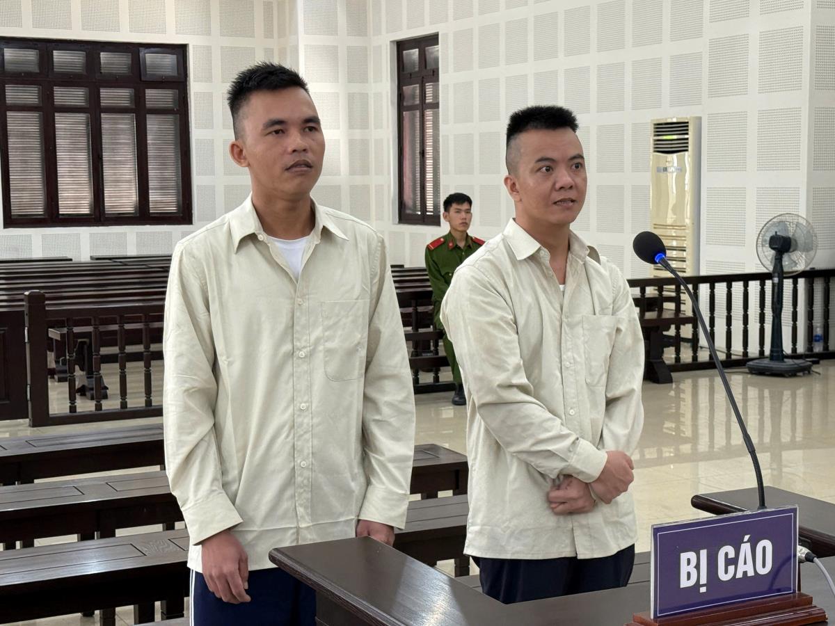 Bị cáo Phong và Kim tại phiên tòa xét xử.