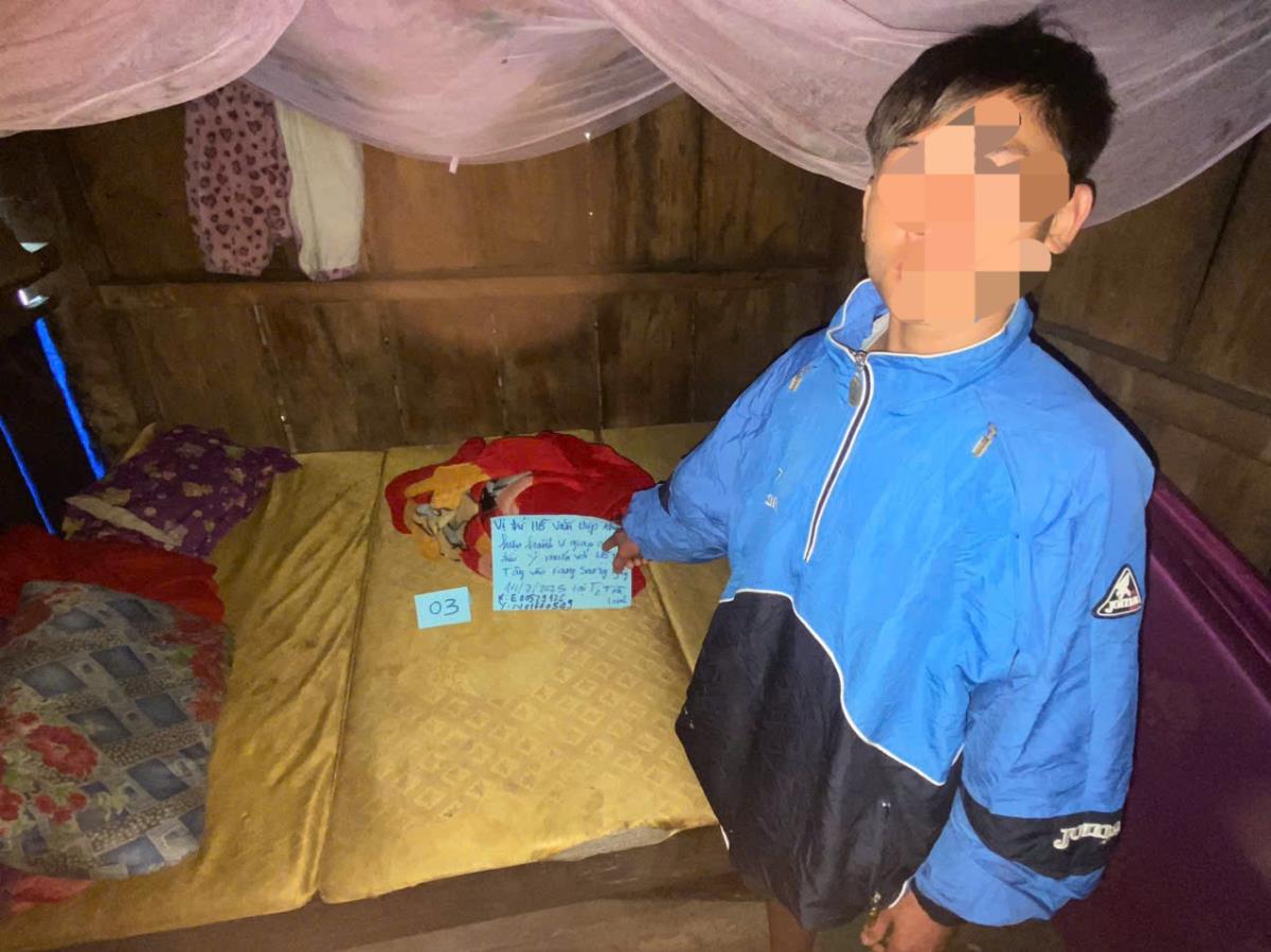 Đối tượng Hiệp tại hiện trường vụ án.