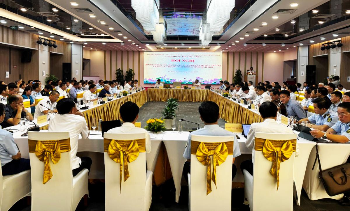 Phó Chủ tịch UBND TP Đà Nẵng Trần Chí Cường phát biểu tại Hội nghị.