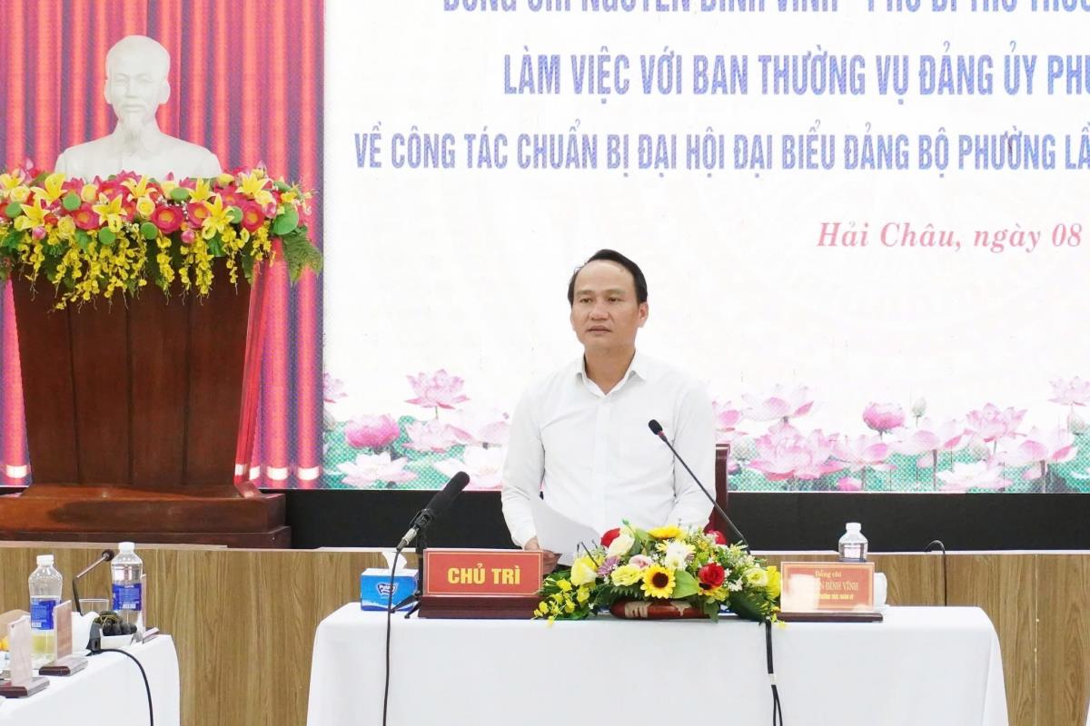 Phó Bí thư Thành ủy Ngô Xuân Thắng chủ trì cuộc làm việc với Ban Thường vụ Đảng ủy phường Tam Kỳ.