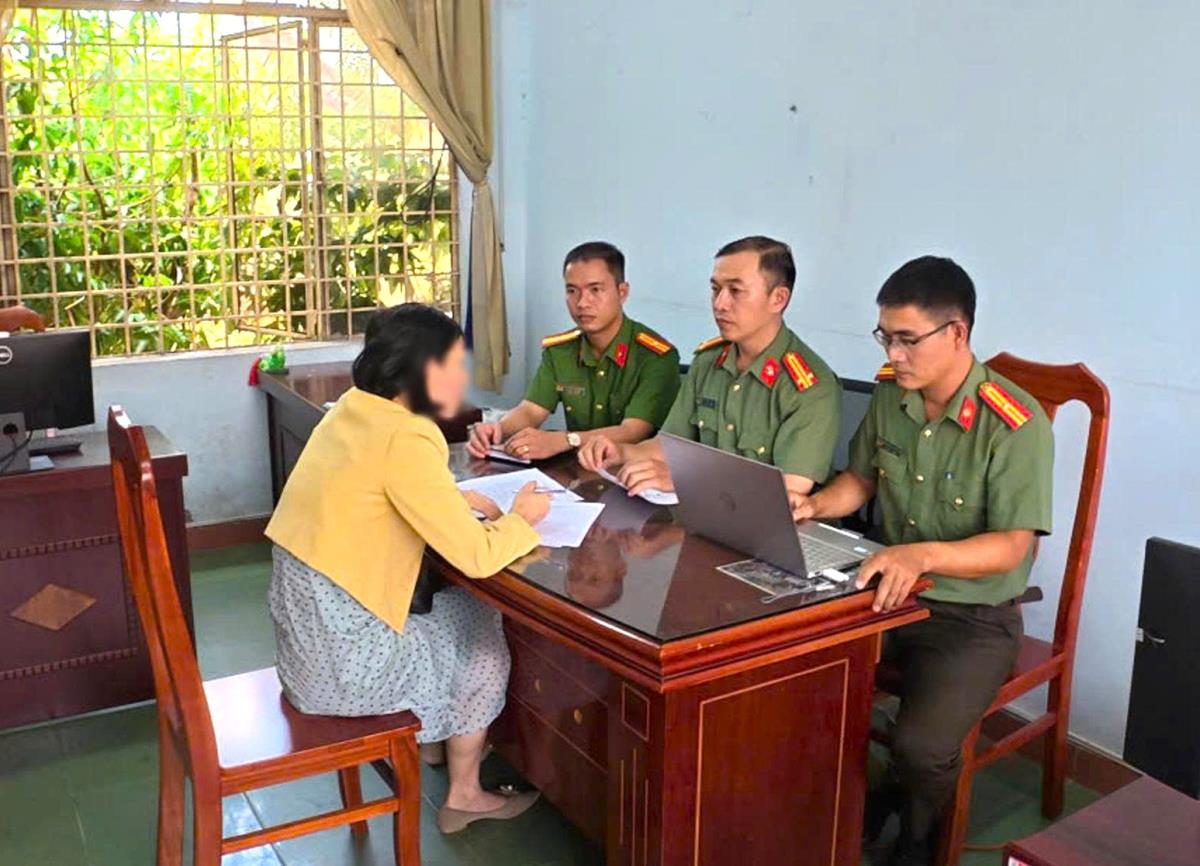 Bà T.T.T. tại cơ quan Công an.