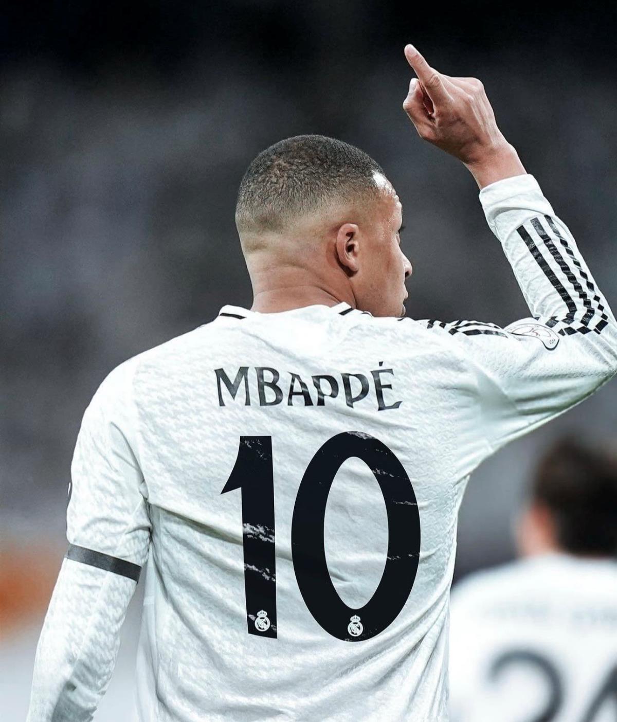 Áo đấu số 10 của Mbappe đắt hàng.