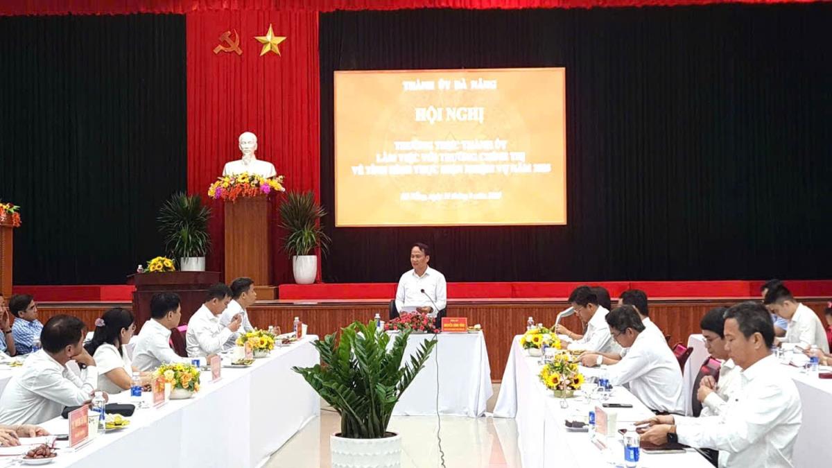 Phó Bí thư Thường trực Thành ủy Nguyễn Đình Vĩnh phát biểu chỉ đạo tại buổi làm việc.