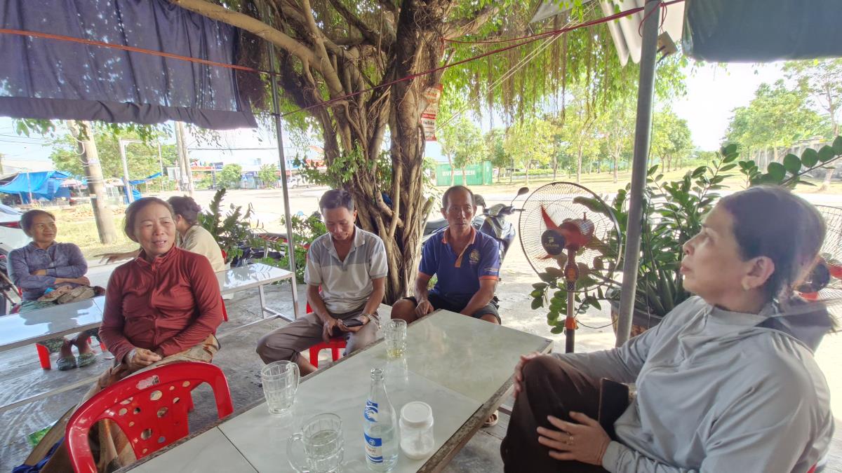 Mỗi khi mưa xuống, nước không lối thoát ngập vào khu TĐC Chợ Lò.