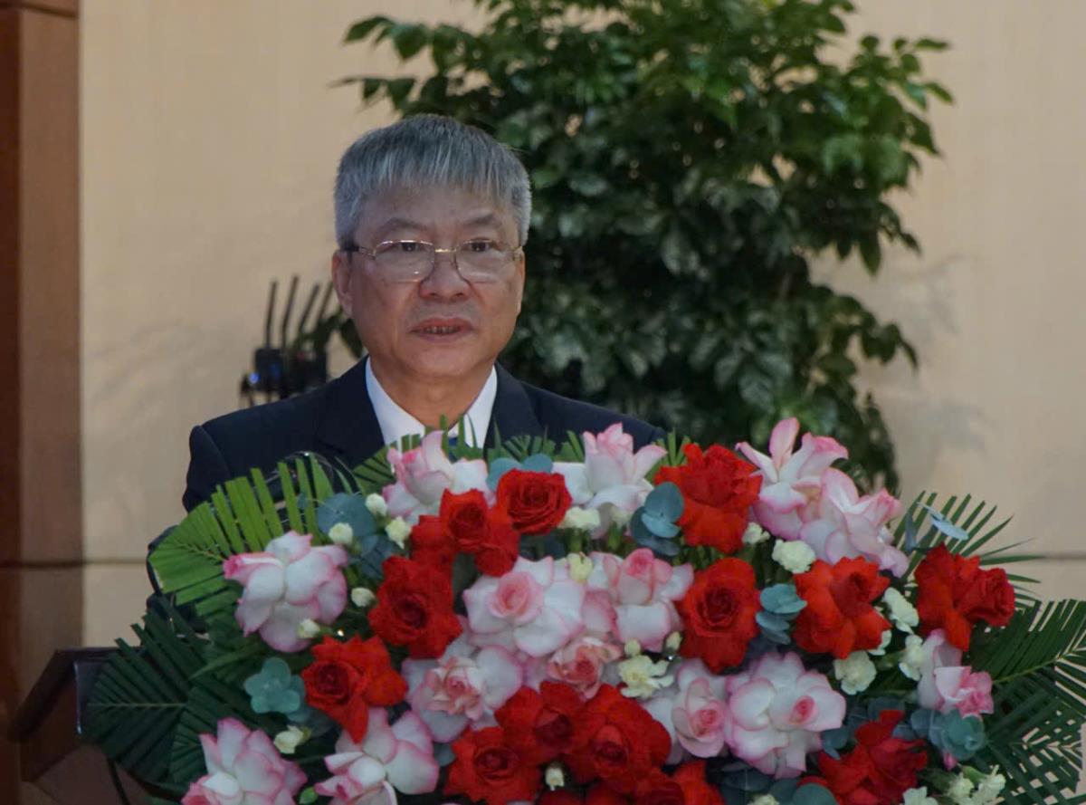 Chủ tọa điều hành kỳ họp