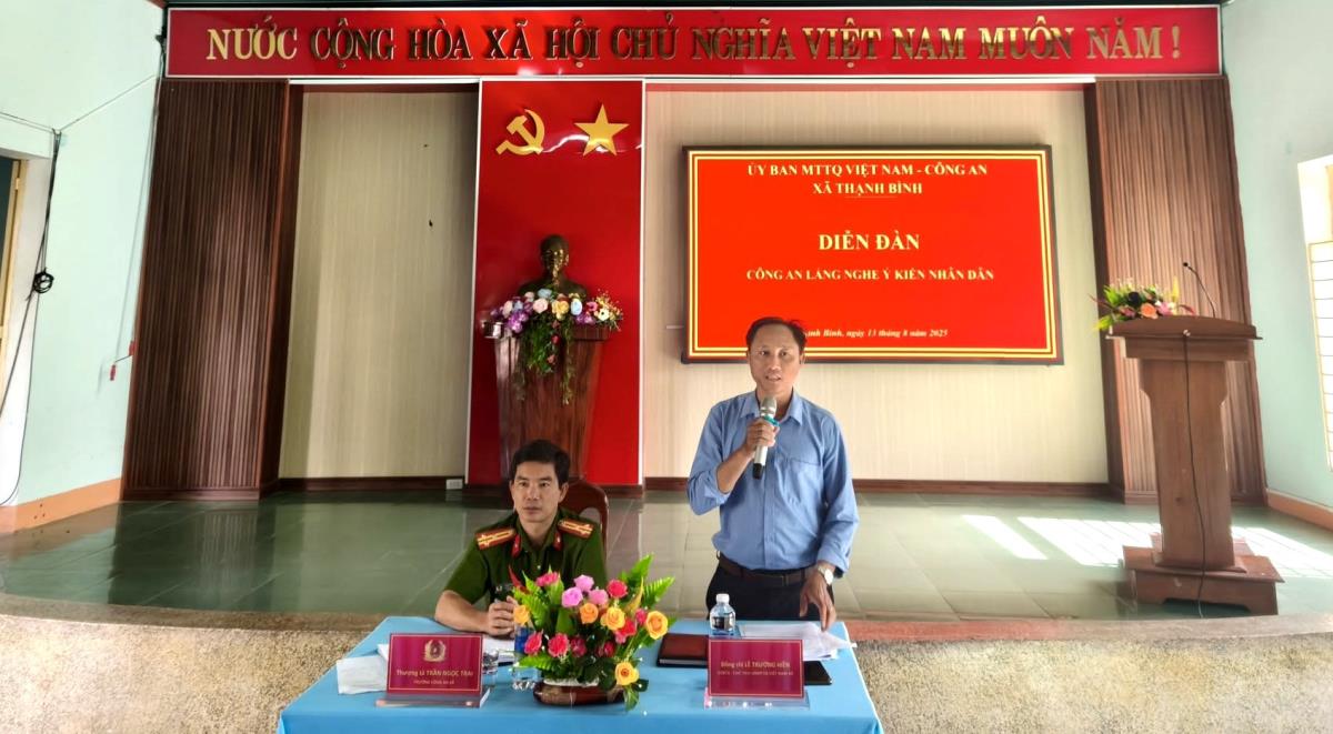 Thượng tá Trần Ngọc Trai - Trưởng Công an xã Thạnh Bình phát biểu tại Diễn đàn.