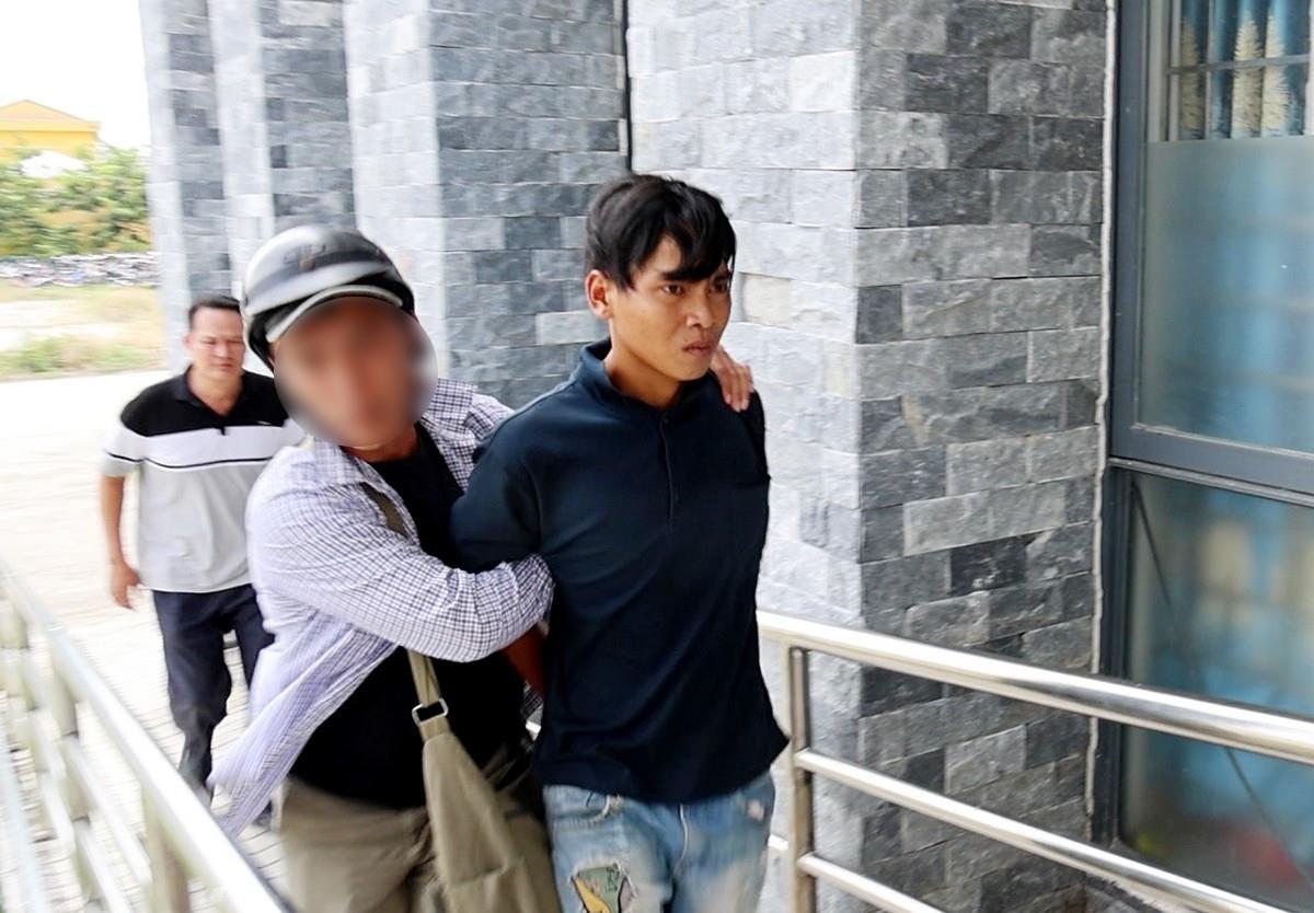 Đại tá Nguyễn Nhật Trường - Phó Giám đốc Công an tỉnh An Giang (thứ 2 từ trái qua) trực tiếp chỉ đạo bắt giữ Thạch Thanh Tuấn.