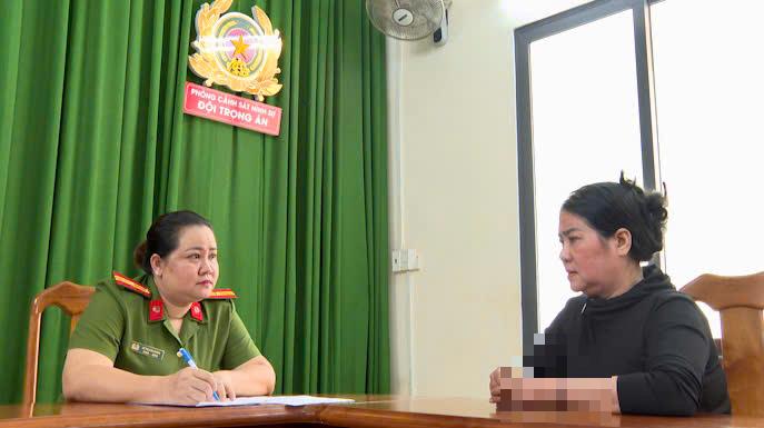 "Má Hạnh" làm việc với cơ quan điều tra - Ảnh: Công an TP.HCM