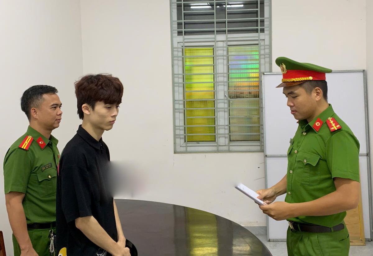 Cơ quan điều tra thi hành lệnh bắt đối tượng Nguyễn Văn Tân.