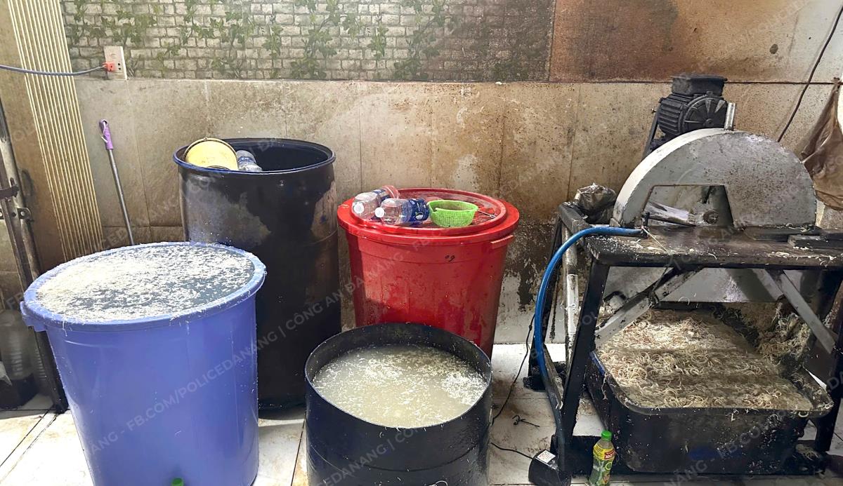 Hiện trường nơi bà M. ngâm tẩy trắng hoa chuối.