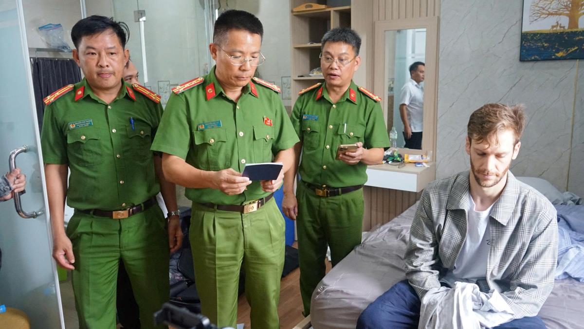 lực lượng Công an kịp thời có mặt tại hiện trường xảy ra vụ cướp