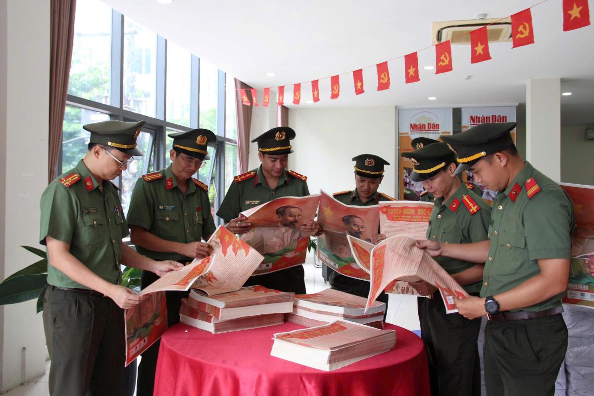 Phụ san đặc biệt 2-9 của Báo Nhân Dân