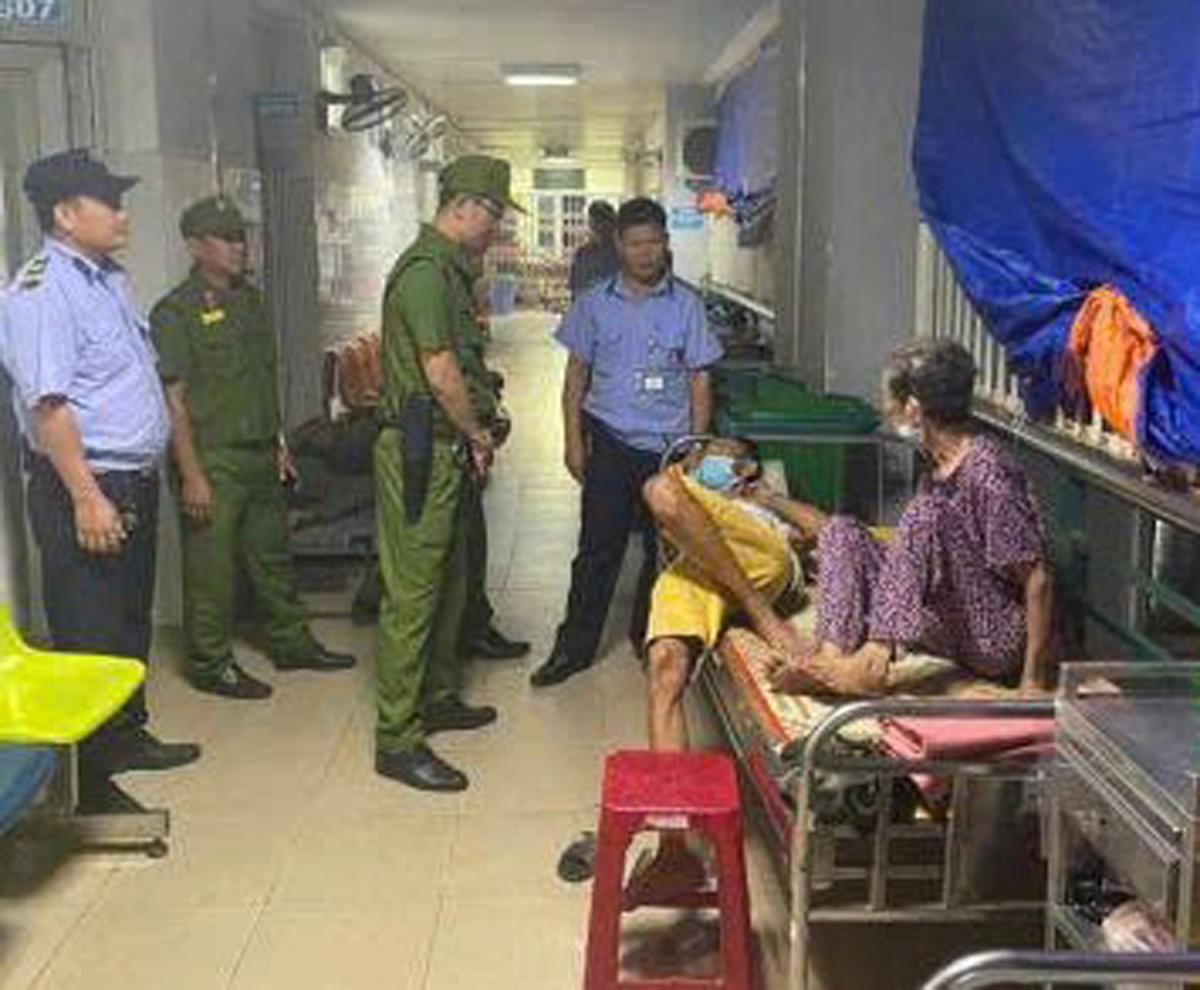 Lực lượng bảo vệ phối hợp Cảnh sát 113, CAP Nghĩa Lộ tuần tra tại Bệnh viện.