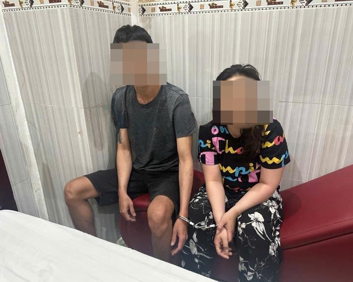 Hai đối tượng Đ.P.T và L.T.N bị bắt quả tang cùng tang vật.