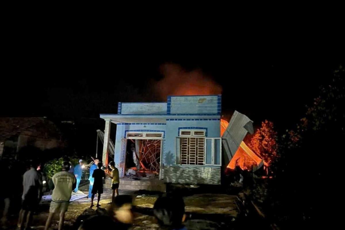 Tại hiện trường có lượng lớn xác pháo tự chế.