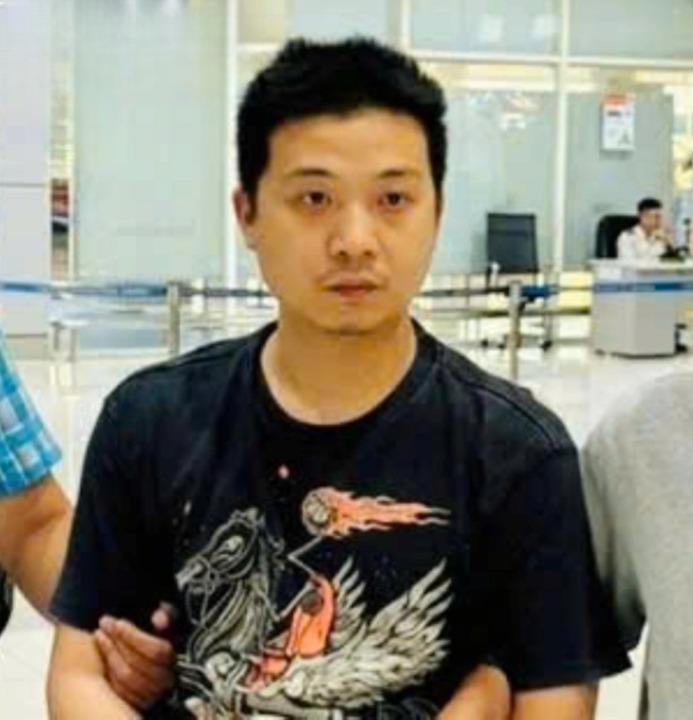 Đối tượng Huang bị Công an tỉnh Khánh Hòa bắt, bàn giao cho phía Trung Quốc.