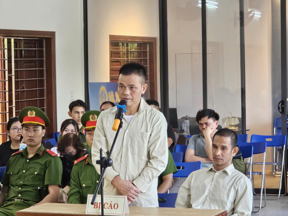 Hai bị cáo Trần Kim Hoàn và Trần Bảo Quốc.