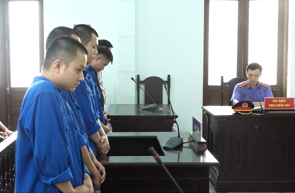 Các bị cáo tại phiên tòa.