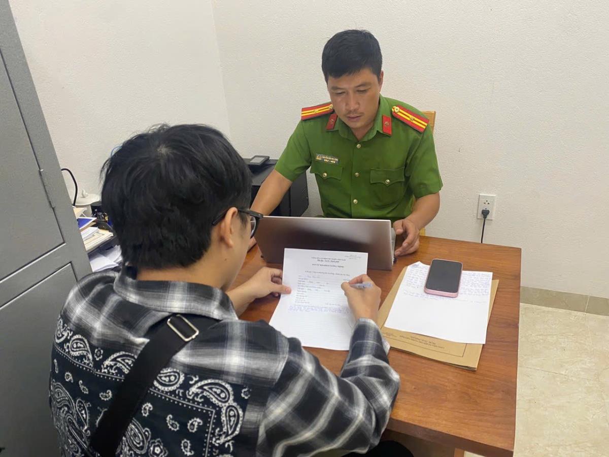 Đối tượng C. tại cơ quan Công an.