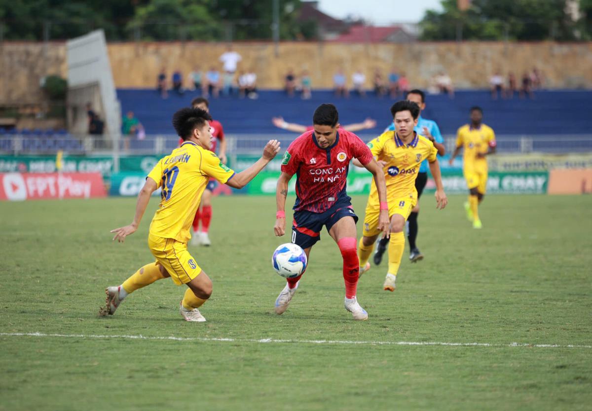 CLB Công an Hà Nội (giữa) là đương kim vô địch Cúp Quốc gia lẫn Siêu Cúp Quốc gia.