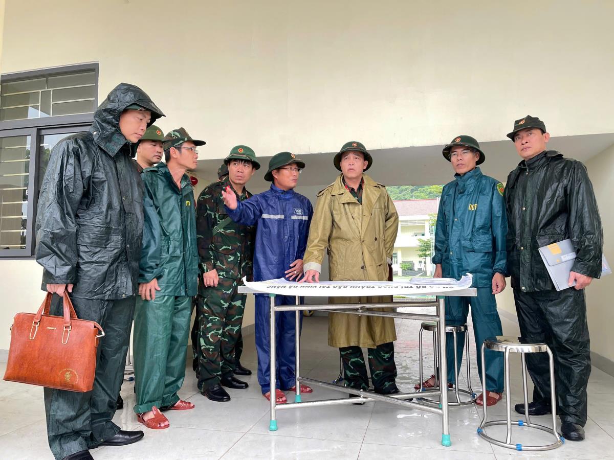 Lực lượng vũ trang thành phố chủ động, sẵn sàng cơ động ứng phó với bão số 10.