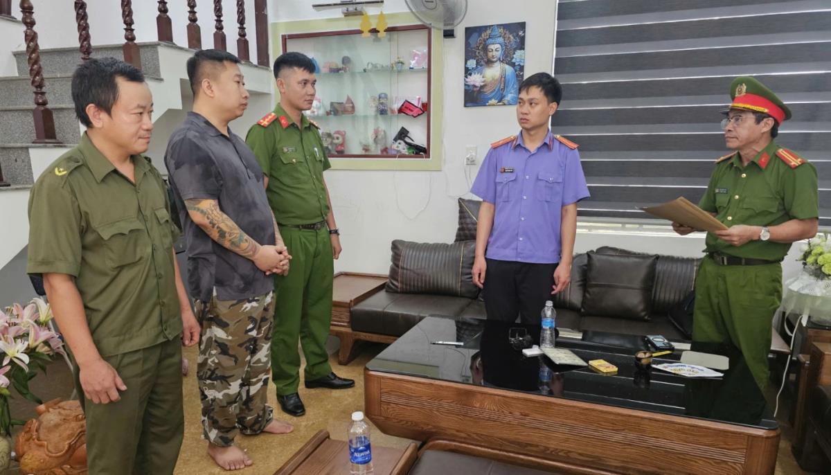 Nhóm thanh, thiếu niên có hành vi vi phạm về TTATGT bị cơ quan Công an xử lý.