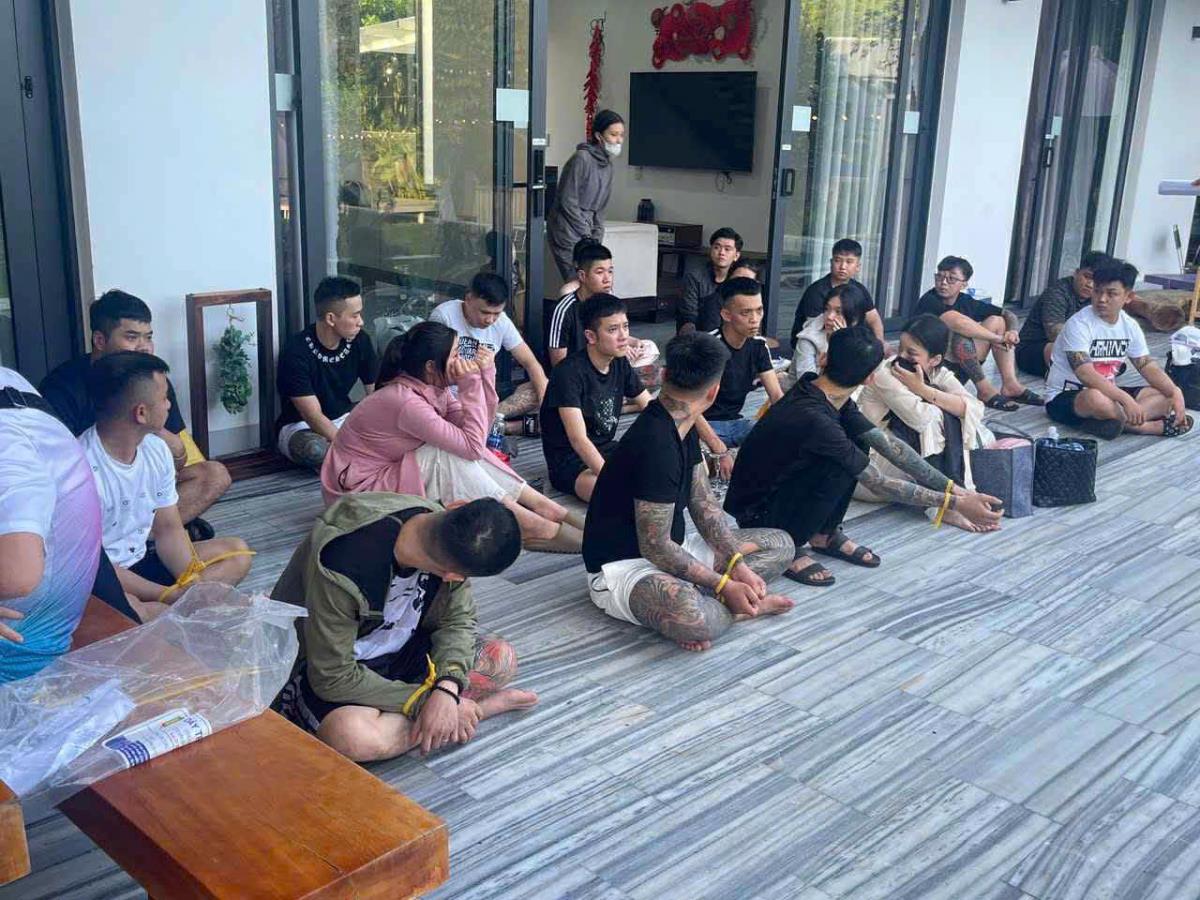 CCCD của các đối tượng được Công an phường kiểm tra